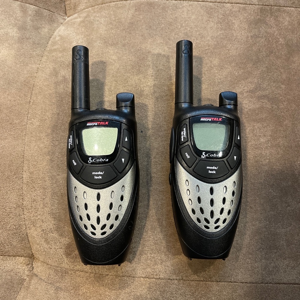Cobra Microtalk Walkie Talkie CXT450 Set Of 2 Plus Charger/No Battery Packs
